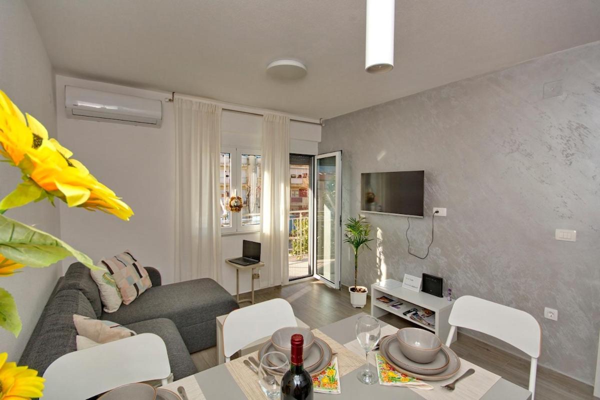 Lola - New, Located, Elegant & Super Tidy Apartment Kotor