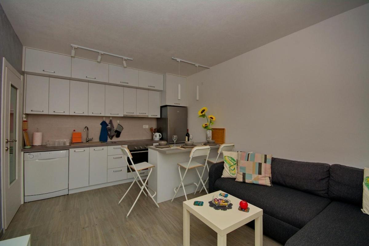 Lola - New, Located, Elegant & Super Tidy * Kotor