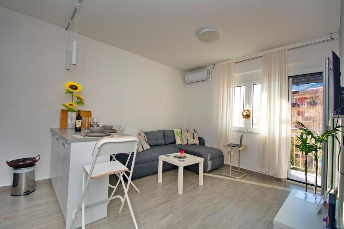 Apartment Lola - New, Located, Elegant & Super Tidy *
