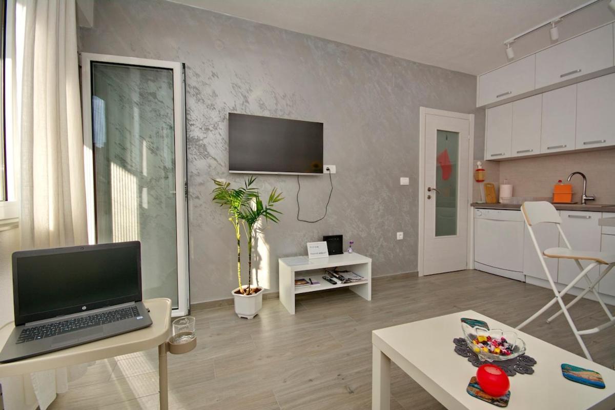 Lola - New, Located, Elegant & Super Tidy